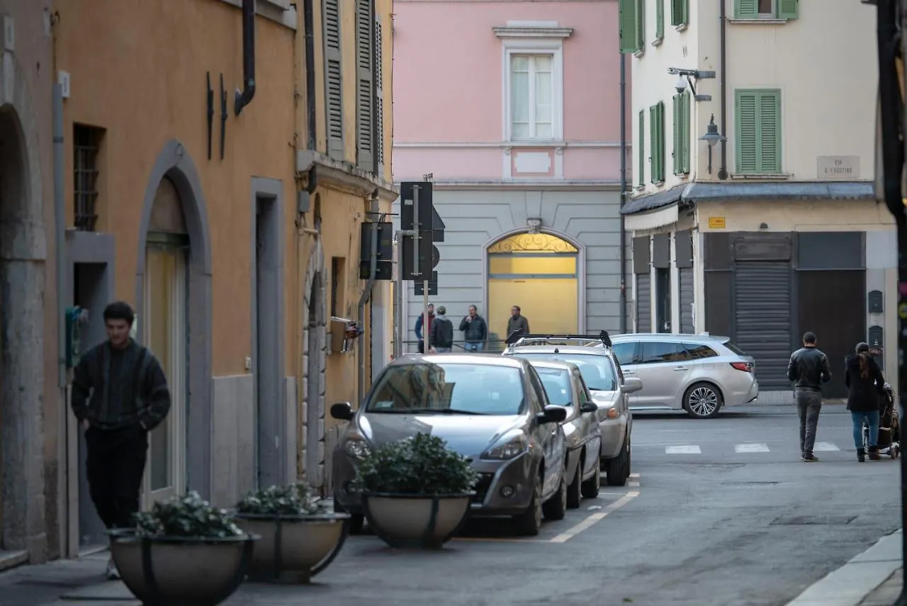 Luogo Comune Ostello Brescia
